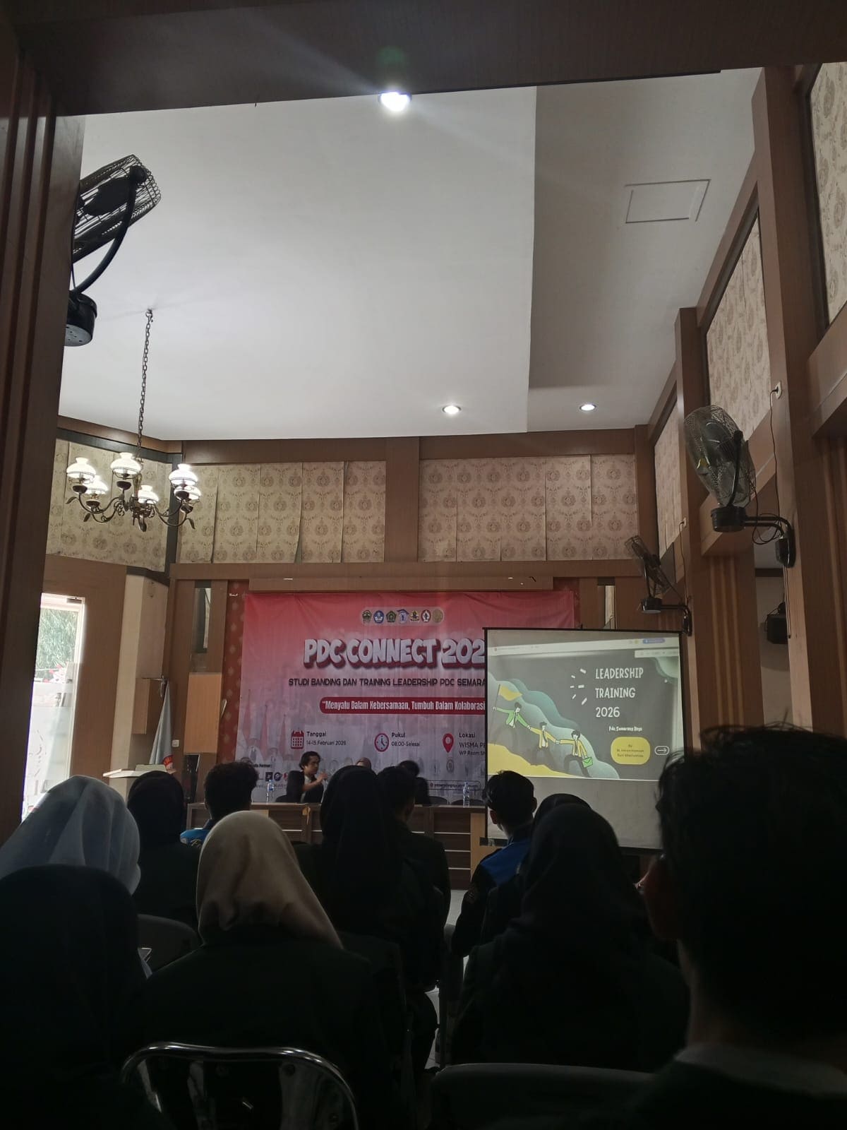 Pembukaan sesi Leadership Training